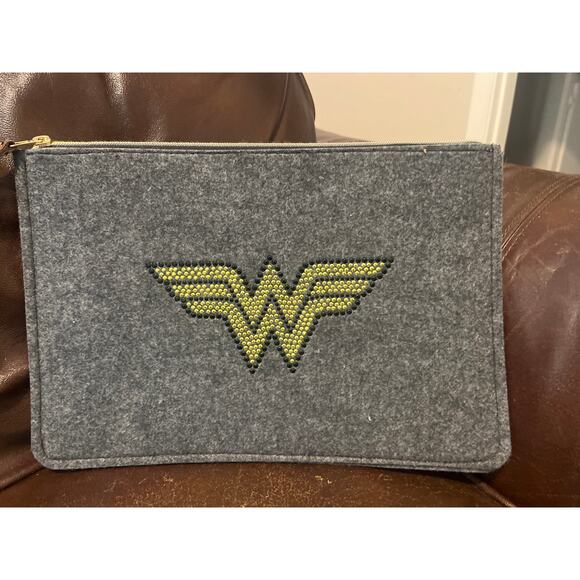 None Handbags - Wonder Woman Laptop Sleeve Gray Felt Zip Case DC Comics Portfolio Bag